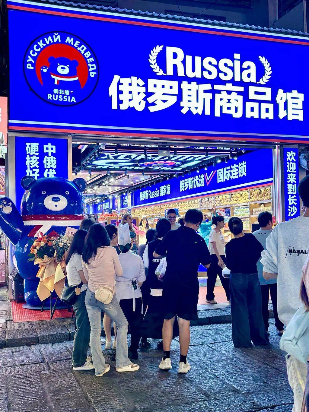 “战地特产”成流量密码：乌克兰商品馆疯狂来袭