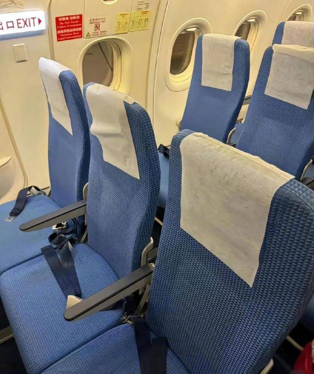 南航“超薄座椅”被指像“硬座”，航司回应：经济舱旅客对舒适度要求不高
