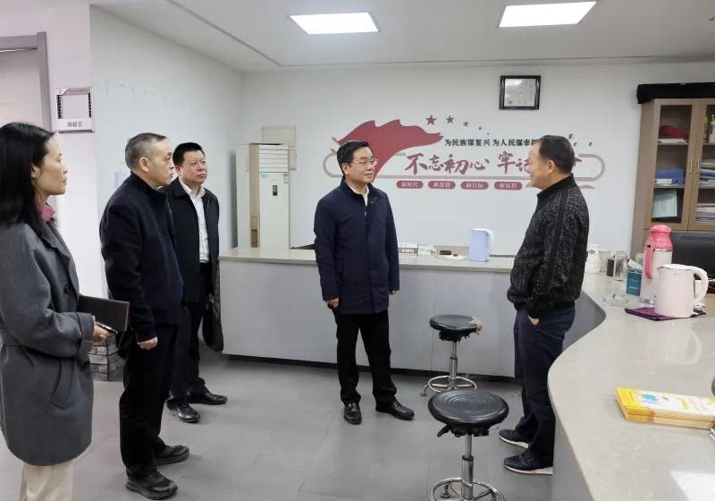 浙江绍兴市委书记在街道办逐层检查：有的办公室门开着但无人
