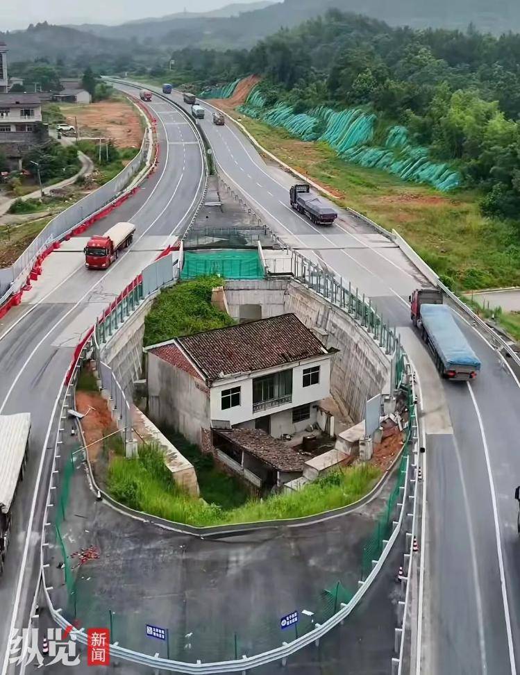 江西“金溪之眼”屋主一家人搬离,曾被称当地“最强钉子户”