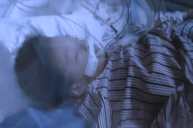 卧室门打不开,爸爸接了通电话,撬门后发现4岁半儿子从22楼坠落,蜷缩在一楼绿化带……