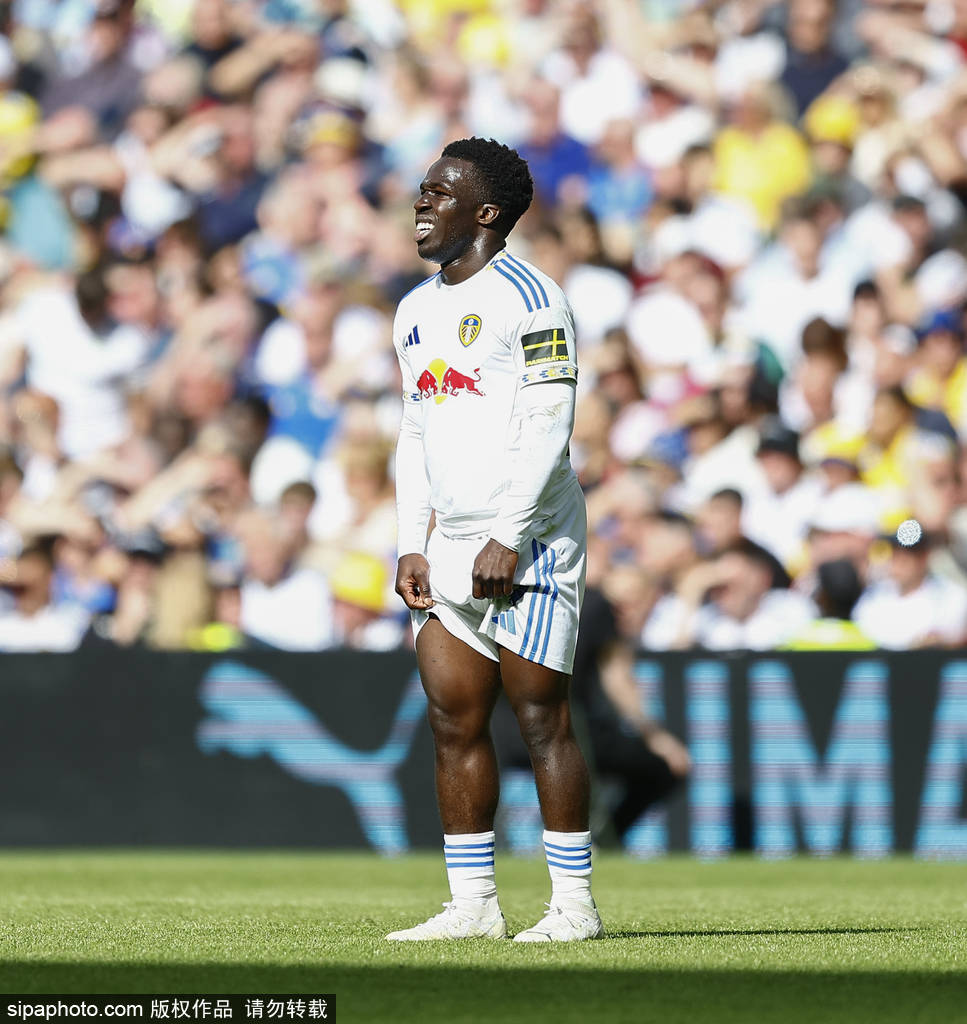 新援闪耀圣西罗,米兰2-0战胜巴里:技术与战术的完美结合