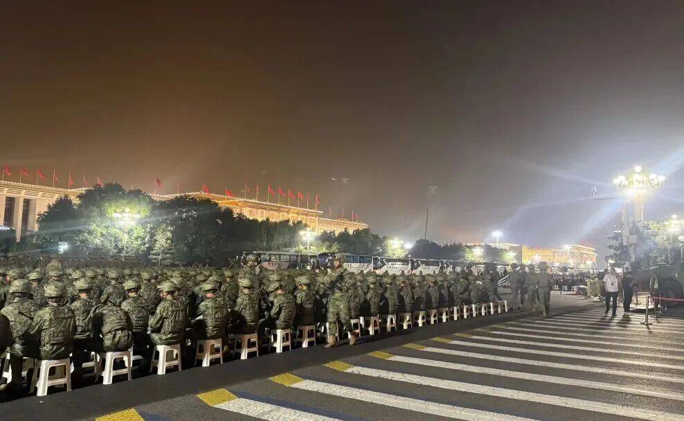 此时此刻的天安门广场