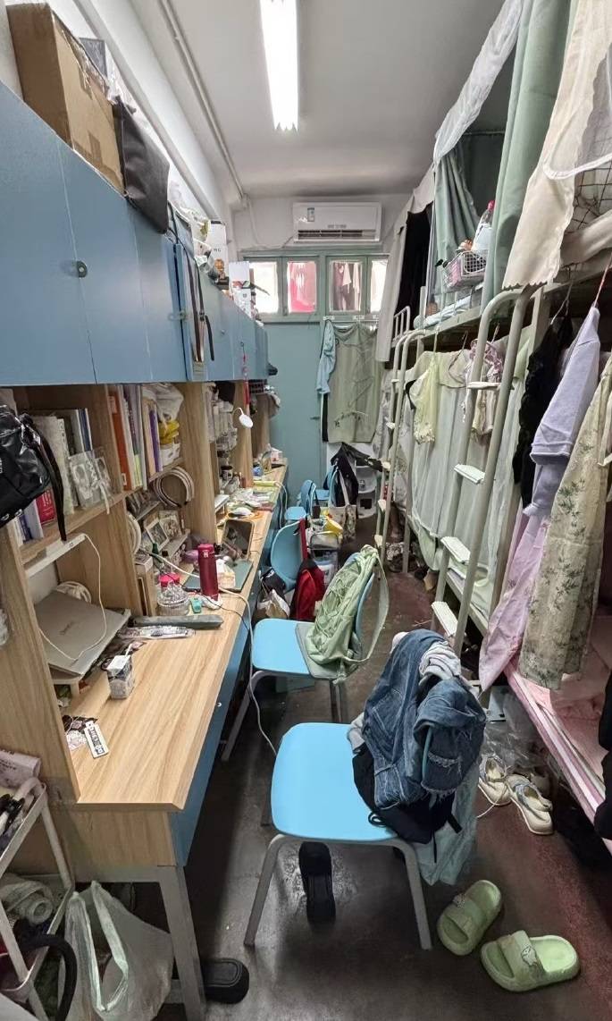18人同住“霉菌宿舍”？湖南师大不该拿扩招当理由