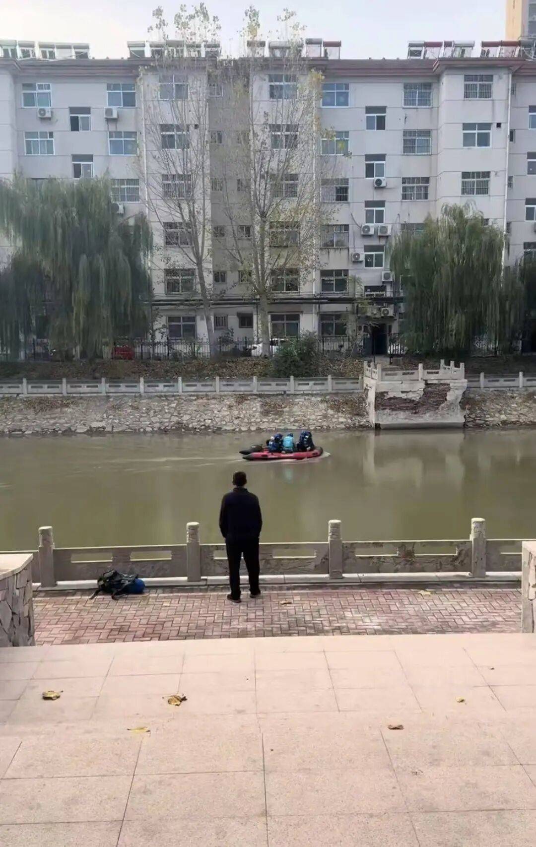 山东德州一男一女夜晚坠河,男子已被打捞上岸,女子仍在搜救中