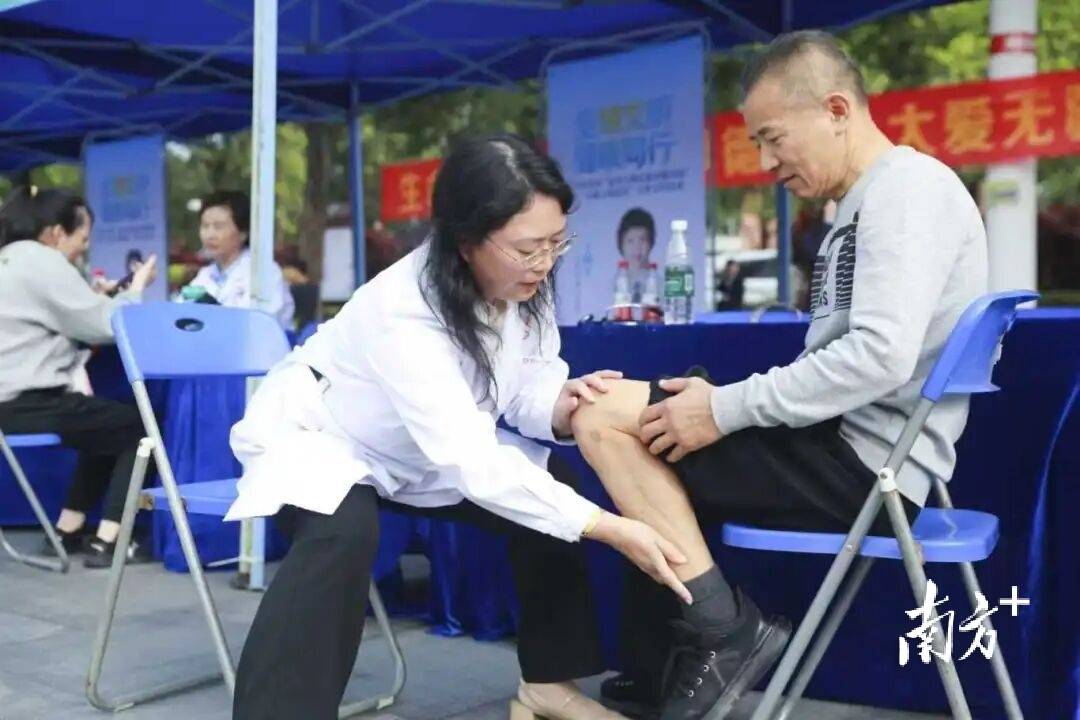 不用挂号!东莞黄旗山排起长龙,他们都是为了这场义诊