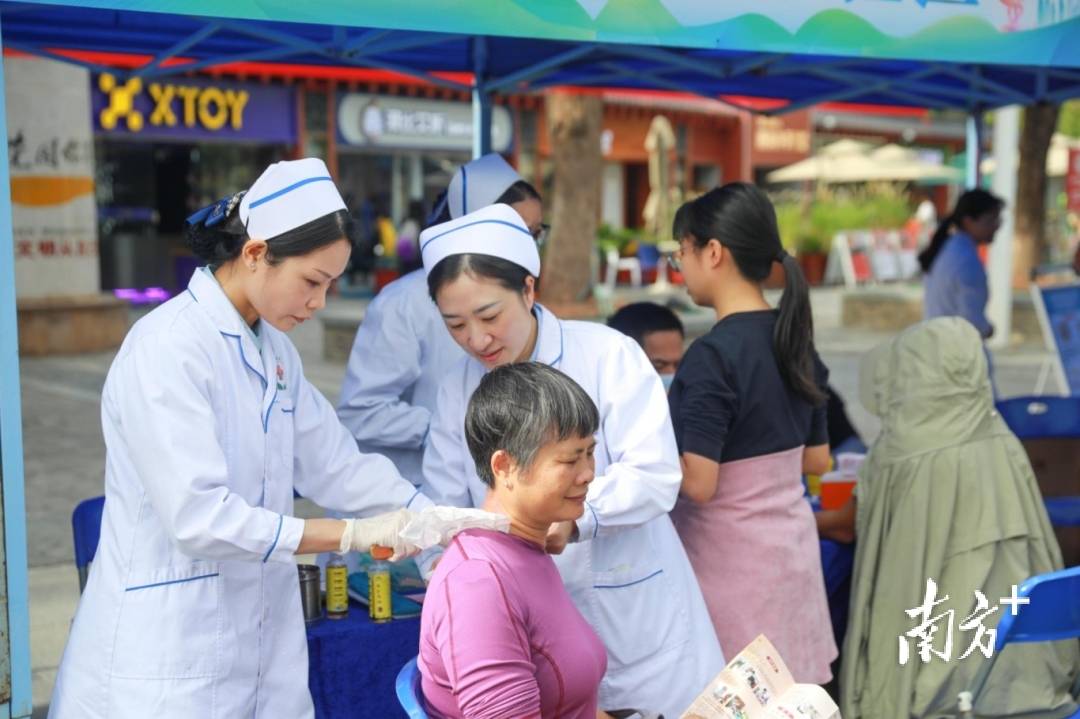 不用挂号!东莞黄旗山排起长龙,他们都是为了这场义诊