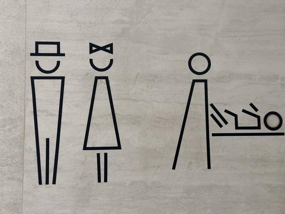 “我只想上个厕所,别考我了行不行!”