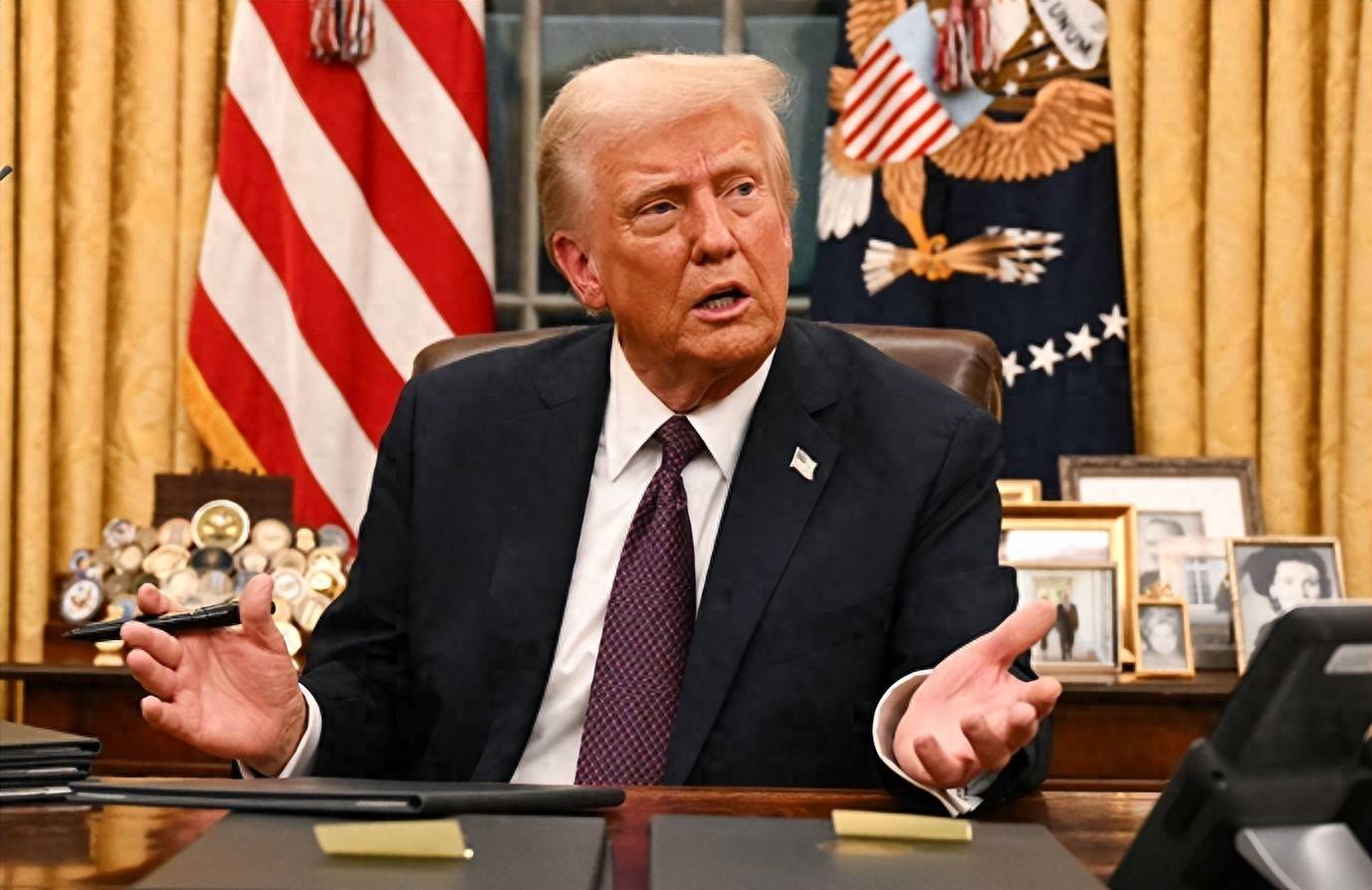 马斯克重返白宫，特朗普昭告50州，不能让中方超车，要求制定统一的联邦AI监管标准